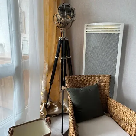 L'escale Ensoleillee, 2 Pieces Sur Le Port Proche Juno Apartment *